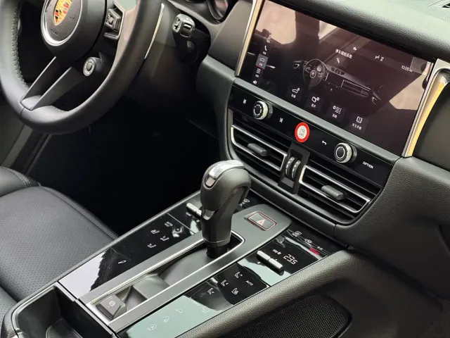 Porsche Macan — Фото автомобиля 13