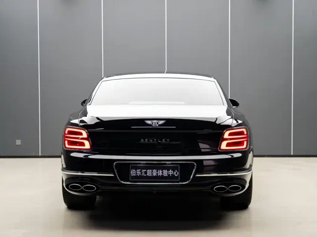 Bentley Flying Spur — Фото автомобиля 7