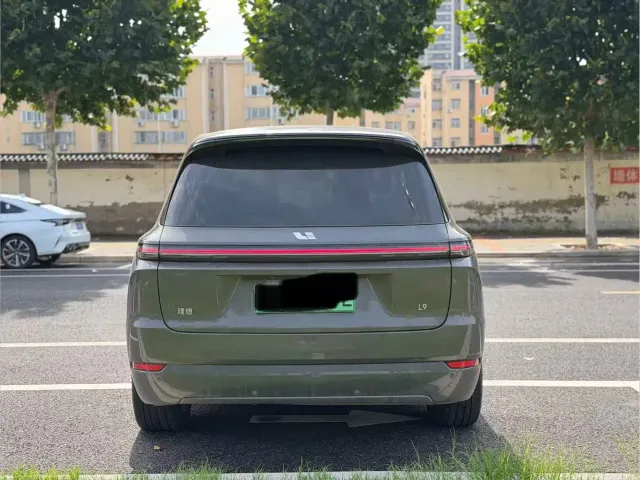 Li Auto L9 — Фото автомобиля 4