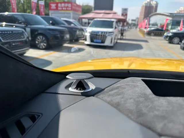 Lamborghini Urus — Фото автомобиля 14