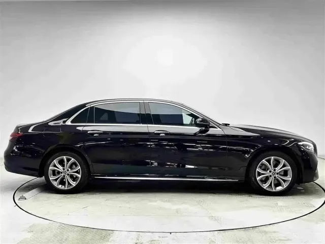 Mercedes-Benz E-Class — Фото автомобиля 4