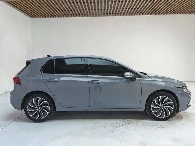 Volkswagen Golf — Фото автомобиля 8