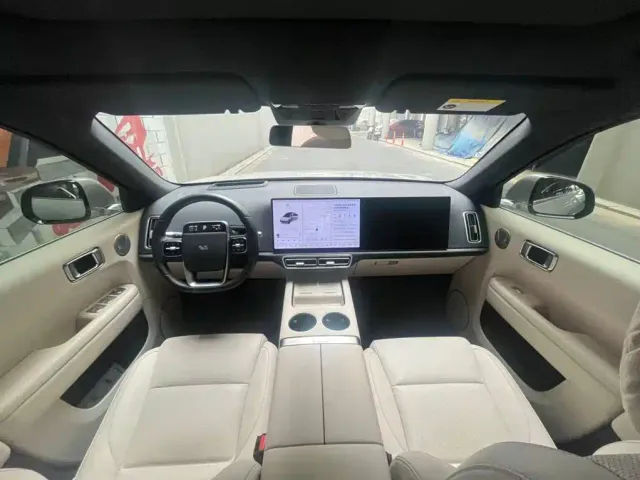 Li Auto L6 — Фото автомобиля 11