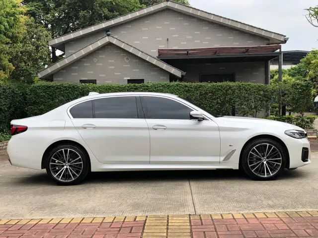BMW 5 Series — Фото автомобиля 6