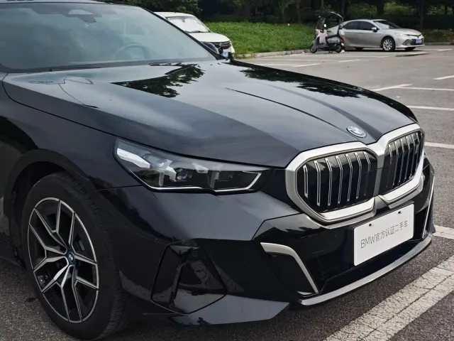 BMW i5 — Фото автомобиля 9