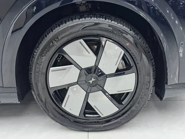 Xpeng X9 — Фото автомобиля 8