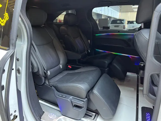 Toyota Sienna — Фото автомобиля 10