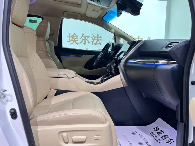 Toyota Alphard — Фото автомобиля 9