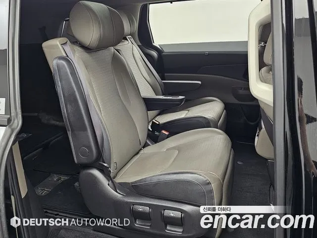 Kia Carnival Generation 4 — Фото автомобиля 12