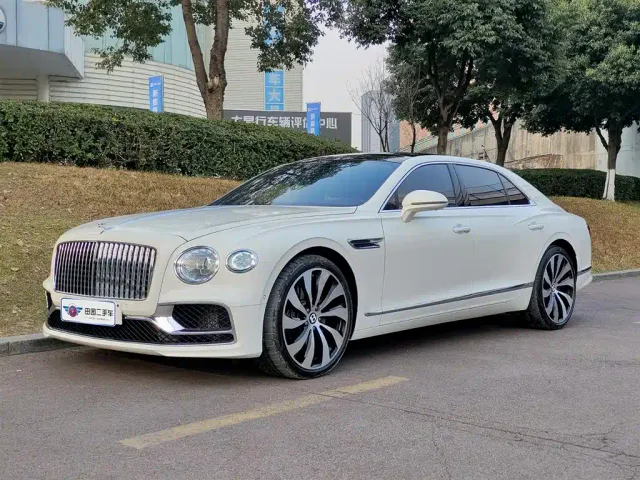 Фотография автомобиля — Bentley Flying Spur