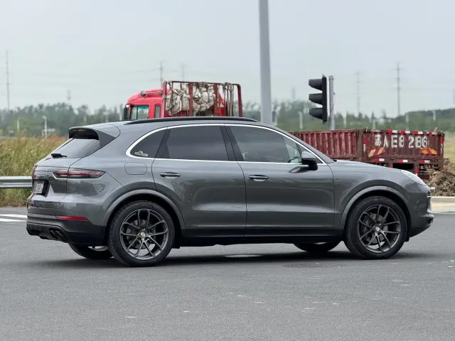 Porsche Cayenne — Фото автомобиля 8