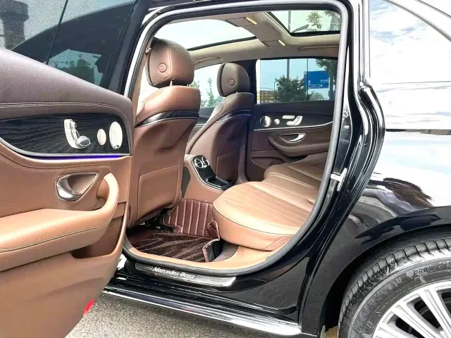 Mercedes-Benz E-Class — Фото автомобиля 5