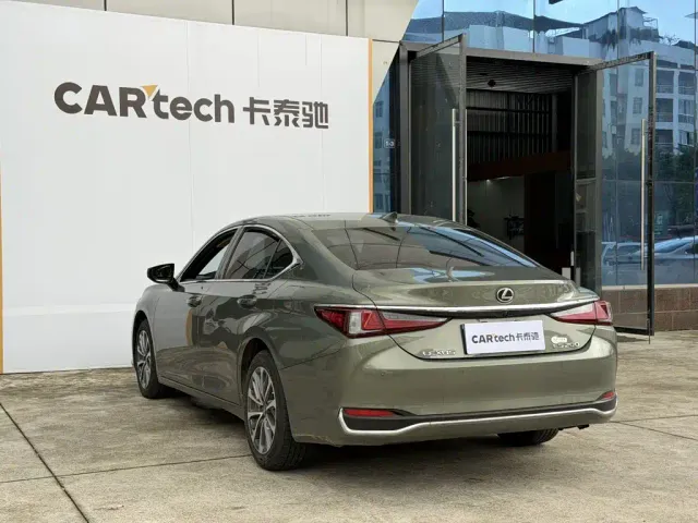 Lexus ES — Фото автомобиля 14
