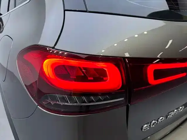 Mercedes-Benz EQA — Фото автомобиля 16