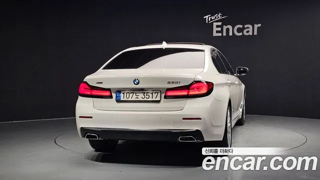 BMW 5-Series 5 серия (G30) 530i xDrive Luxury — Фото автомобиля 4