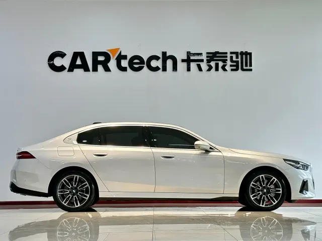 BMW 5 Series — Фото автомобиля 5