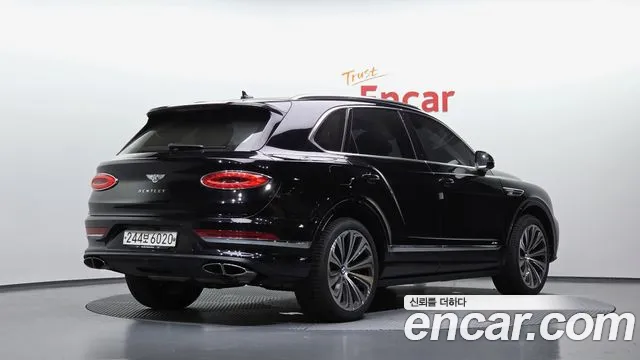 Bentley Bentayga — Фото автомобиля 2