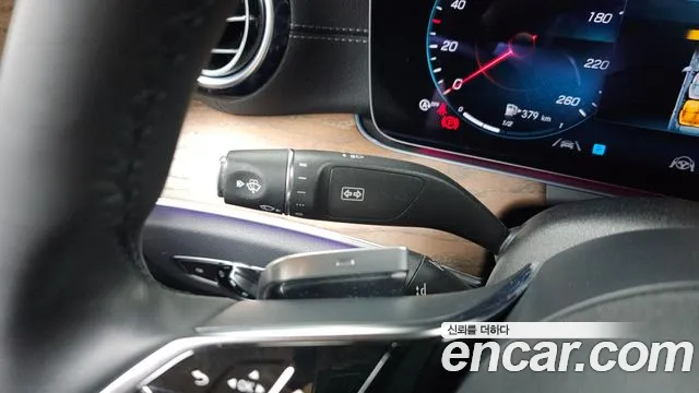 Mercedes-Benz E-Class — Фото автомобиля 25