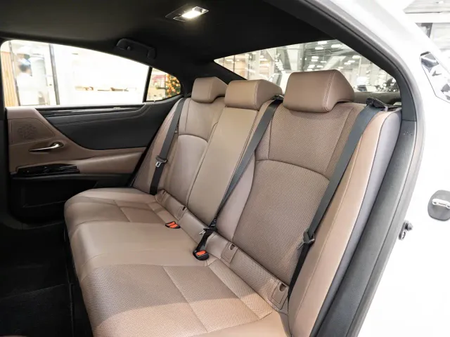 Lexus ES — Фото автомобиля 12
