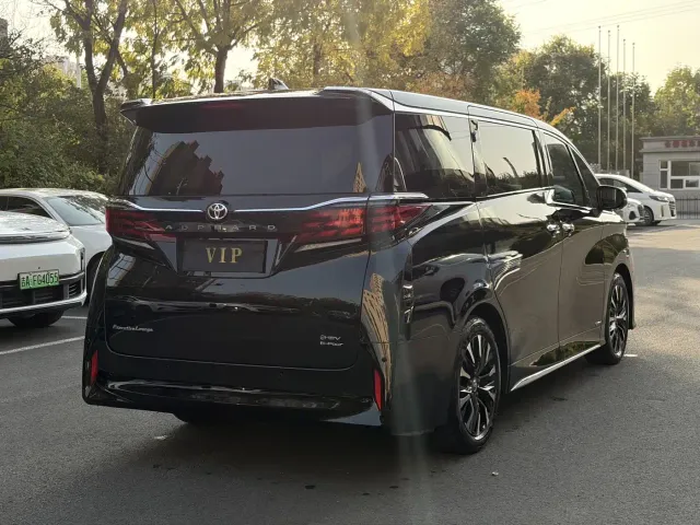 Toyota Alphard — Фото автомобиля 4