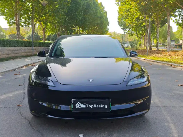 Tesla Model 3 — Фото автомобиля 2