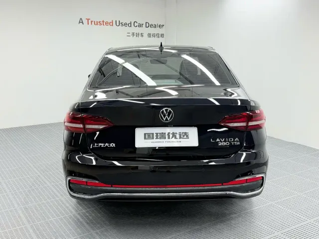 Volkswagen Lavida — Фото автомобиля 5