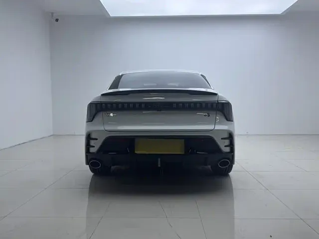 Lynk & Co 03 — Фото автомобиля 12