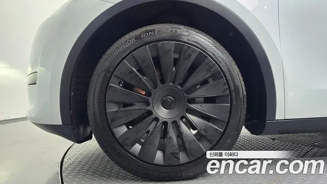 Tesla Model Y — Фото автомобиля 4