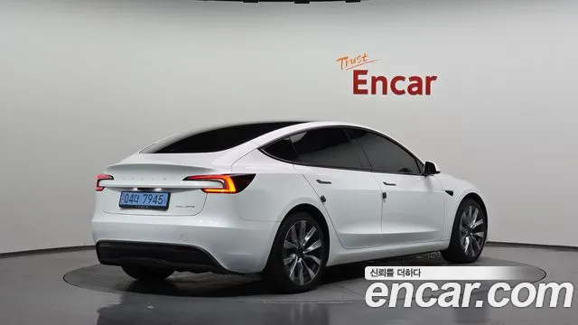 Фотография автомобиля — Tesla Model 3