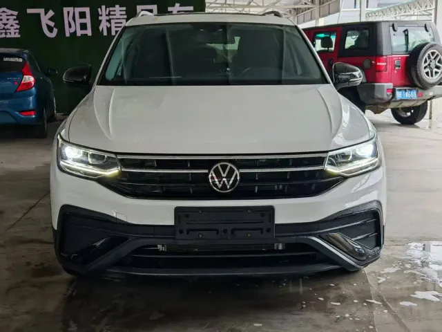 Volkswagen Tiguan L — Фото автомобиля 2