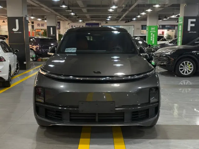 Li Auto L8 — Фото автомобиля 2