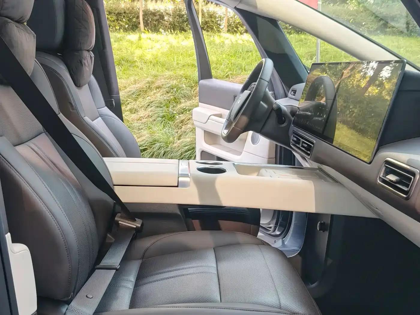 Li Auto Li Auto MEGA 2024 Ultra — Фото автомобиля 24