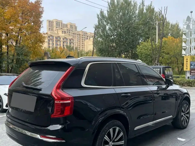 Volvo XC90 — Фото автомобиля 4