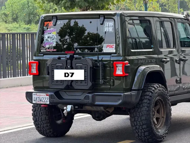 Jeep Wrangler — Фото автомобиля 22