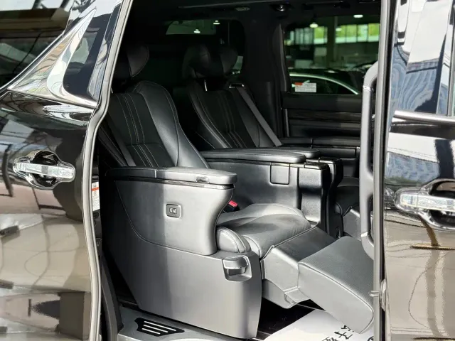 Lexus LM — Фото автомобиля 20
