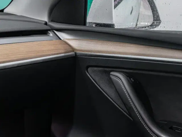 Tesla Model Y — Фото автомобиля 8