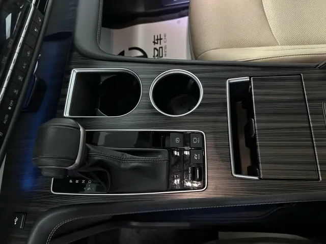 Toyota Sienna — Фото автомобиля 11