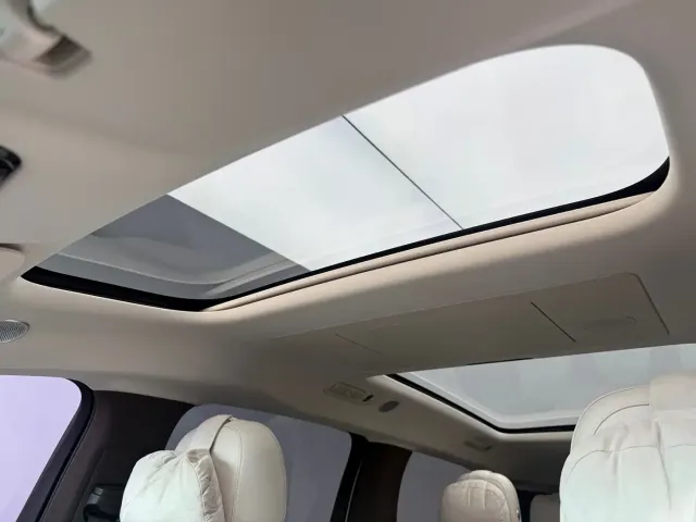Li Auto MEGA — Фото автомобиля 16