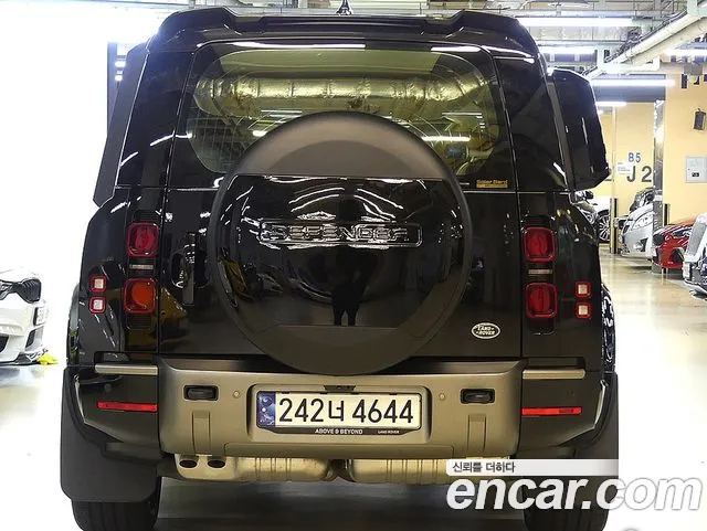 Land Rover Defender — Фото автомобиля 5