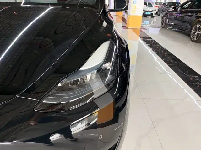 Tesla Model Y — Фото автомобиля 23