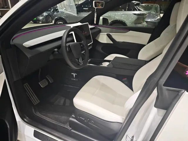 Tesla Model Y — Фото автомобиля 4