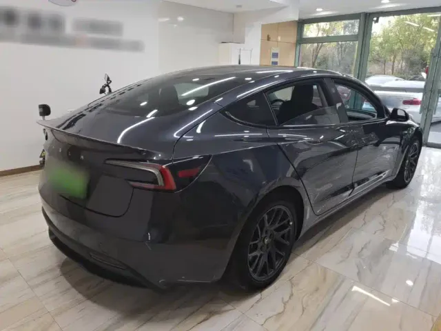 Tesla Model 3 — Фото автомобиля 6