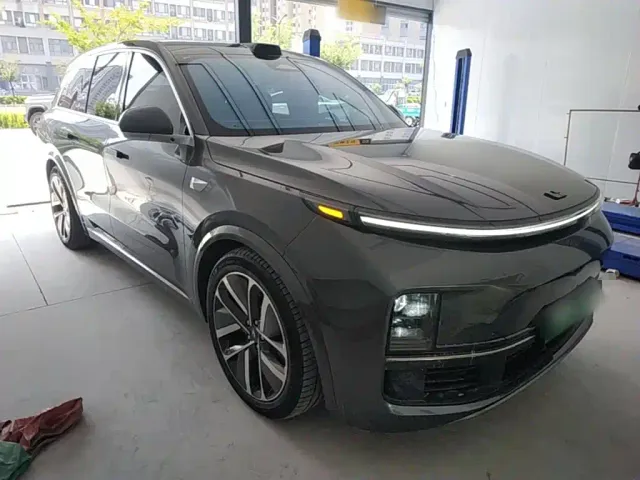 Li Auto L8 — Фото автомобиля 3