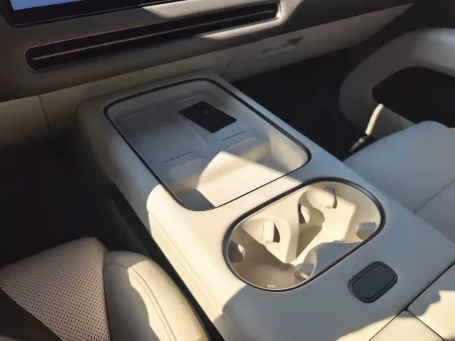 Li Auto i6 — Фото автомобиля 11