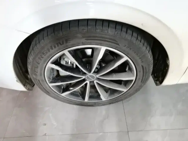Roewe D7 — Фото автомобиля 22