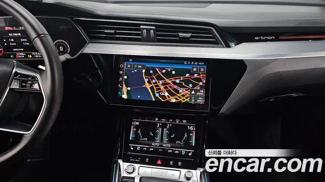 Audi e-tron — Фото автомобиля 14