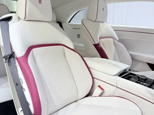 Rolls-Royce Spectre — Фото автомобиля 9