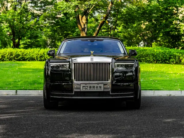 Rolls-Royce Phantom — Фото автомобиля 2