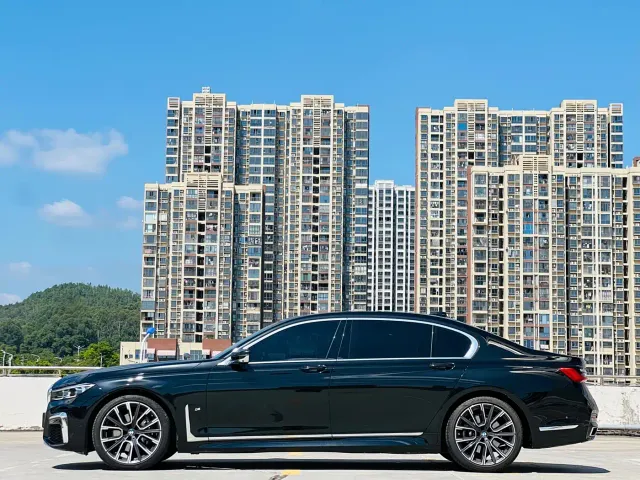 BMW 7 Series — Фото автомобиля 16