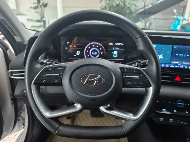 Hyundai Elantra — Фото автомобиля 16